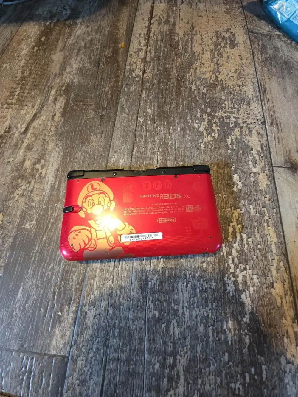 Nintendo 3DS XL New Super Mario Bros. 2 Gold Limited Edition Console